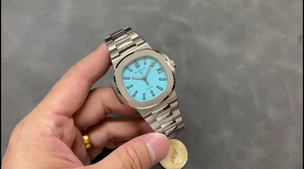Replica Patek Philippe Nautilus 5711 1A 018 Green Dial 40mm Mens Watch - Image 2