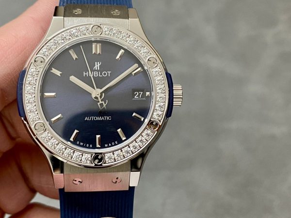 565.NX.7170.RX.1204 Hublot Classic Fusion Titanium Blue Diamonds - Image 3