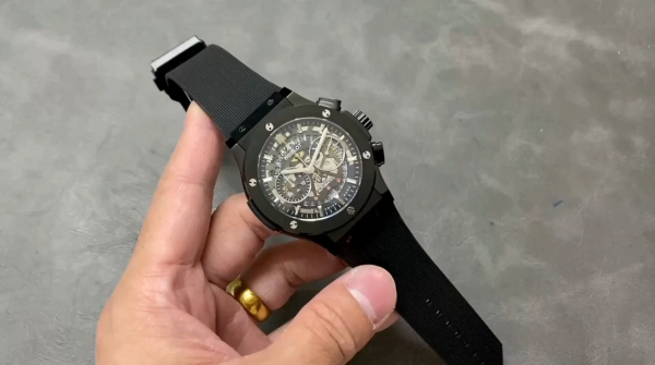 Hublot Classic Fusion 525.CM.0170.RX 45MM Replica Watch(gold) - Image 2