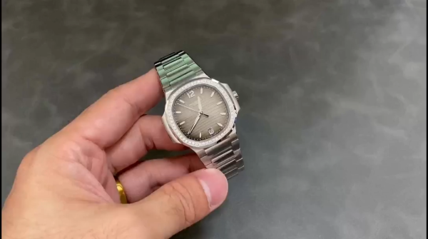 Replica Patek Philippe Nautilus 7118 1200A 011 Stainless Steel 40mm Mens Watch - Image 2