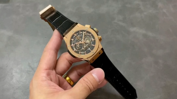 Hublot Classic Fusion 525.CM.0170.RX 45MM Replica Watch(gold) - Image 3