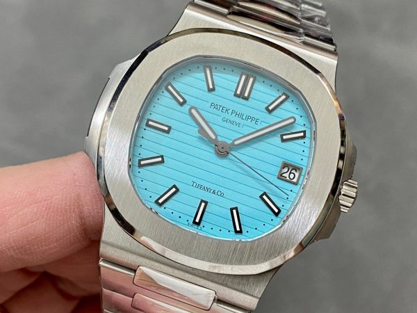 Replica Patek Philippe Nautilus 5711 1A 018 Green Dial 40mm Mens Watch - Image 4