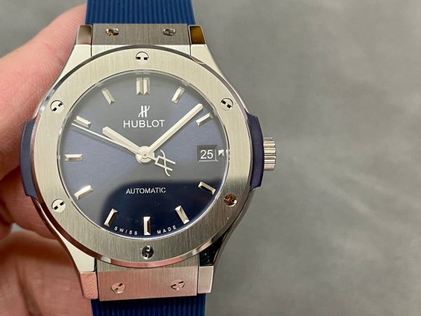 Hublot Classic Fusion 565.NX.1171.RX Lady 38 MM - Image 3