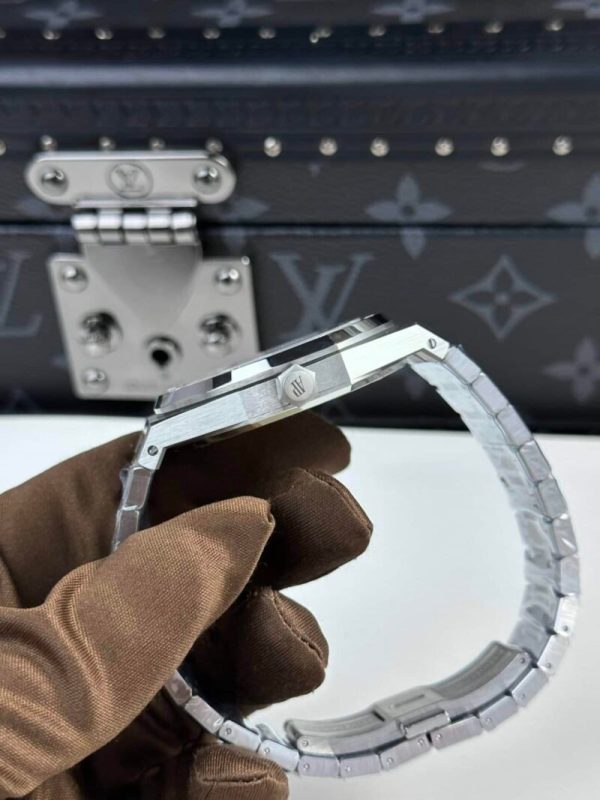 Audemars Piguet Royal Oak 15400ST Black Dial Best Replica APS Factory 41mm - Image 7