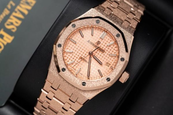 Audemars Piguet Royal Oak 15454OR Frosted Gold Pink Dial Replica 37mm - Image 2