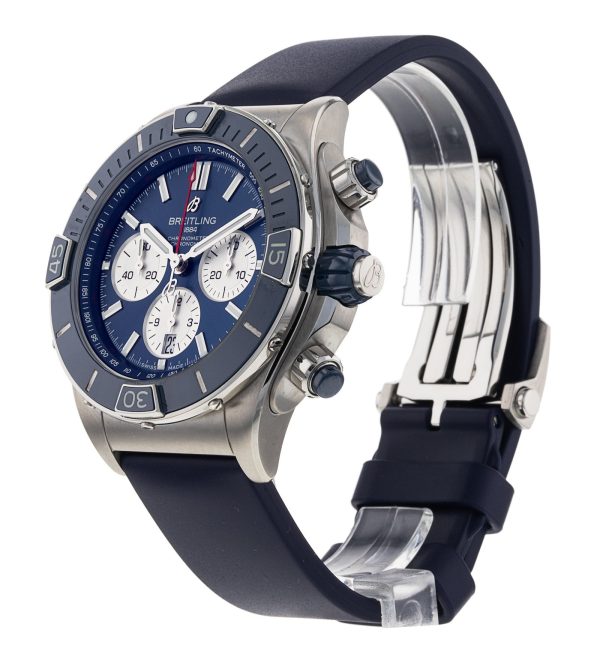 Super Chronomat B01 44
AB0136
