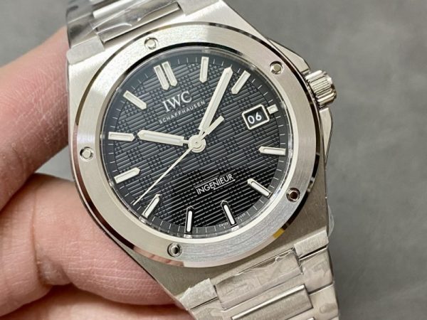 IWC Ingenieur Automatic IW328901 Black Dial 1:1 Best Replica V7 Factory 40mm - Image 2