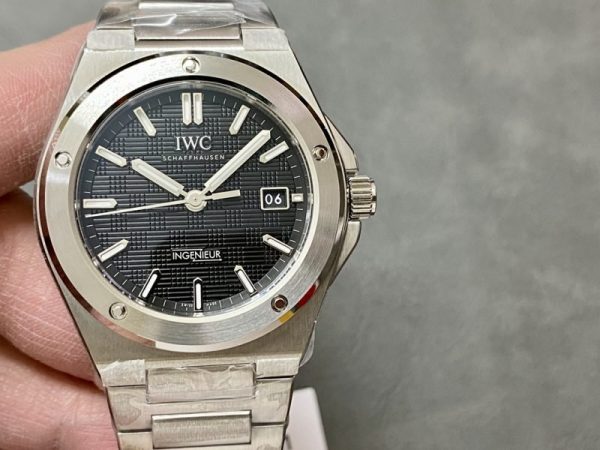 IWC Ingenieur Automatic IW328901 Black Dial 1:1 Best Replica V7 Factory 40mm - Image 4