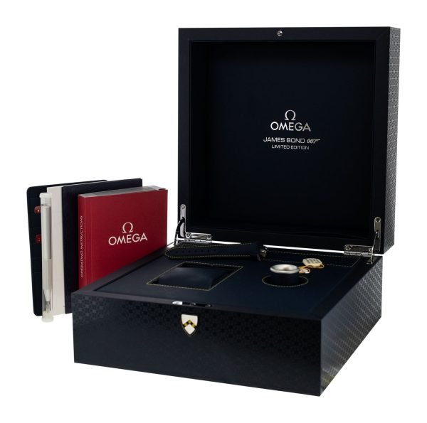 Aqua Terra 150m Gents
231.10.42.21.03.004 – James Bond Edition - Image 4