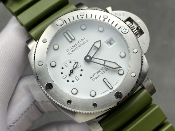 Panerai Submersible Quarantaquattro Bianco PAM1226 White Dial Green Rubber Strap 1:1 Best Replica VSF 44mm - Image 2