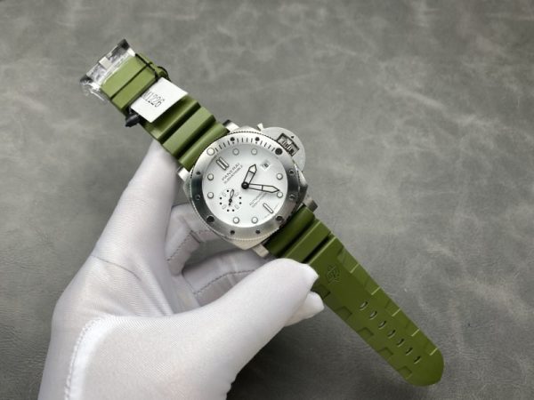 Panerai Submersible Quarantaquattro Bianco PAM1226 White Dial Green Rubber Strap 1:1 Best Replica VSF 44mm - Image 4