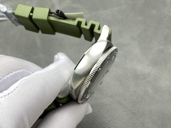 Panerai Submersible Quarantaquattro Bianco PAM1226 White Dial Green Rubber Strap 1:1 Best Replica VSF 44mm - Image 5