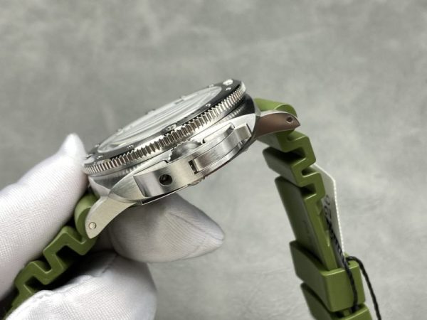 Panerai Submersible Quarantaquattro Bianco PAM1226 White Dial Green Rubber Strap 1:1 Best Replica VSF 44mm - Image 6