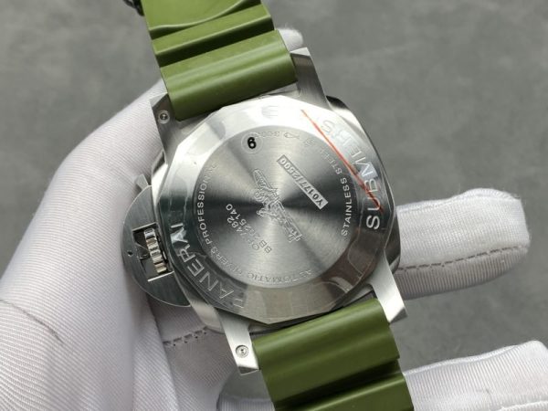 Panerai Submersible Quarantaquattro Bianco PAM1226 White Dial Green Rubber Strap 1:1 Best Replica VSF 44mm - Image 7