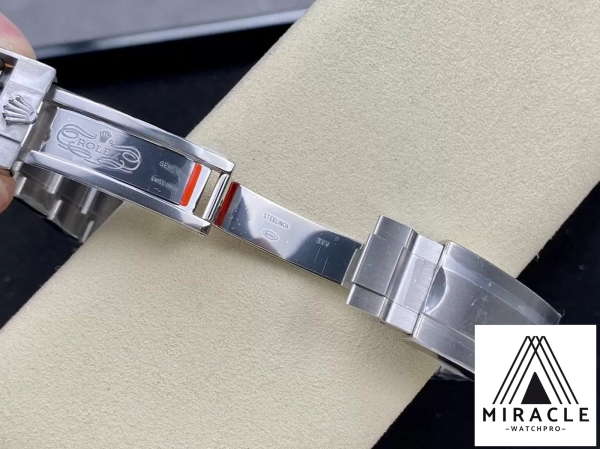 ROLEX-SUBMARINER DATE-ref.m124060-0001-Elite Clone-41mm-Replica Watch - Image 3