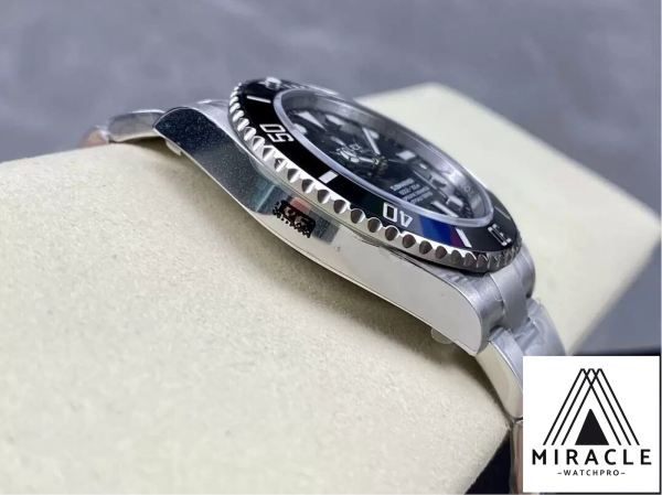 ROLEX-SUBMARINER DATE-ref.m124060-0001-Elite Clone-41mm-Replica Watch - Image 11