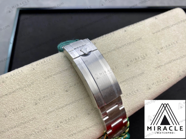 ROLEX-SUBMARINER-ref.M126610LV-0002-Elite Clone-41mm-Replica Watch - Image 4