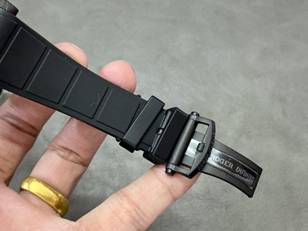 Roger Dubuis Excalibur Monotourbillon DBEX0577 Black Carbon Fiber 1:1 Best Replica BBR 42mm - Image 8
