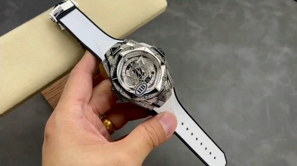 418.NX.2001.RX.1604.MXM20 Hublot Big Bang Partnerships Sang Bleu II Titanium Diamond - Image 2