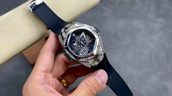 418.NX.1107.RX.1604.MXM20 Hublot Big Bang Sang Bleu II Titanium Pave - Image 2