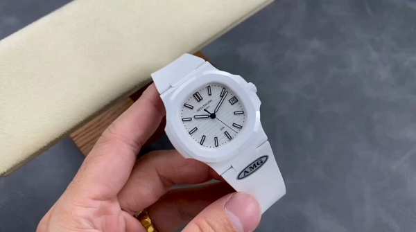 Patek Philippe Nautilus White Dial 5711 40MM Replica Watch - Image 2