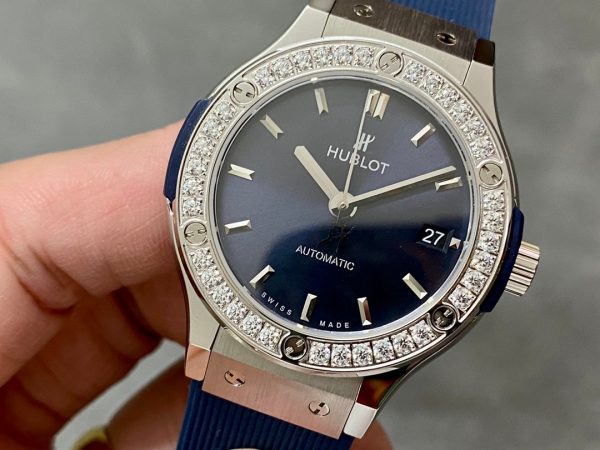 565.NX.7170.RX.1204 Hublot Classic Fusion Titanium Blue Diamonds - Image 4