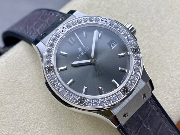 Hublot Classic Fusion 581.NX.7071.LR.1104 33mm Grey Lady Replica Watch - Image 4