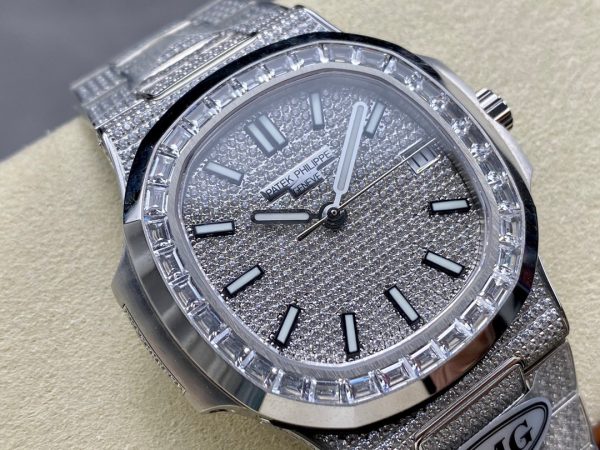 Patek Philippe Nautilus Diamond 5711 40mm & 35mm Replica Watch - Image 5