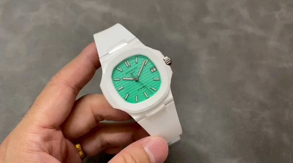 Patek Philippe Nautilus Green Dial 5711 40MM Watch - Image 2